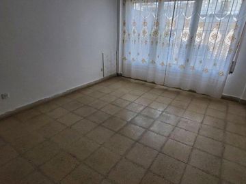 CASA AMERICANA DE 4 AMBIENTES SOBRE LOTE DE 220m2 EN FORTUNATO DE LA PLAZA