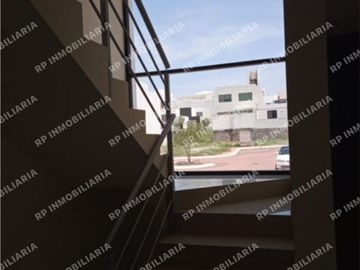 Casa en renta tres recámaras y amplio sótano en Pedregal de Schoenstatt.