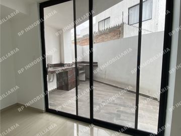 Casa en renta tres recámaras y amplio sótano en Pedregal de Schoenstatt.