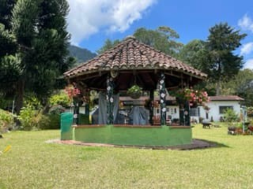 finca en venta en via la ceja la union. Cod V400651