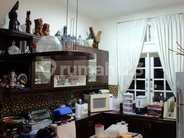 Rumah Mewah Classic Lokasi Premium Strategis di Pondok Indah, Jakarta Selatan