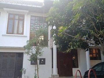 SEWA Rumah Pondok Labu semifurnish 2lantai minimal 2tahun sewa cash dimuka