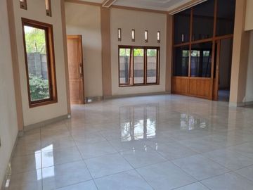 HUNIAN MEWAH PALING LUAS DEKAT PUSAT KOTA PURWOREJO