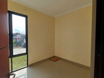 RUMAH SIAP HUNI CANTIK 2 LANTAI DEKAT ALUN-ALUN KIDUL