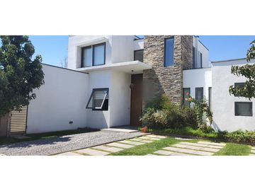 CASA EN CONDOMINIO SANTA CATALINA-AVENIDA DEL VALLE