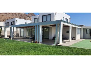 CASA EN CONDOMINIO SANTA CATALINA-AVENIDA DEL VALLE