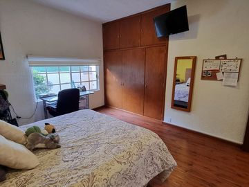 Se vende casa con jardín en San Lucas Xochimanca, Xochimilco, CDMX.
