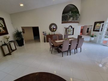 Se vende casa con jardín en San Lucas Xochimanca, Xochimilco, CDMX.