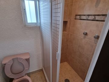 Se vende casa con jardín en San Lucas Xochimanca, Xochimilco, CDMX.