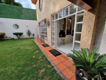 Se vende casa con jardín en San Lucas Xochimanca, Xochimilco, CDMX.