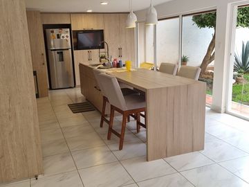 Se vende casa con jardín en San Lucas Xochimanca, Xochimilco, CDMX.