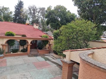 Se vende casa con jardín en San Lucas Xochimanca, Xochimilco, CDMX.