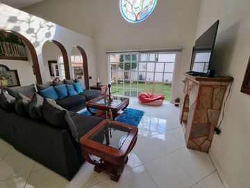 Se vende casa con jardín en San Lucas Xochimanca, Xochimilco, CDMX.