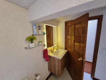 Se vende casa con jardín en San Lucas Xochimanca, Xochimilco, CDMX.