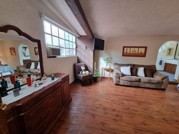 Se vende casa con jardín en San Lucas Xochimanca, Xochimilco, CDMX.