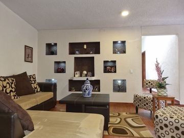 Se vende casa con jardín en San Lucas Xochimanca, Xochimilco, CDMX.