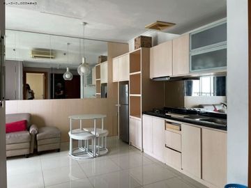 Amhna. Apt Waterplace 2BR View Pool dan City Full Furnish