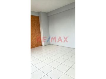 Se Venden 2 Oficinas Juntas – En El Cercado De Lima