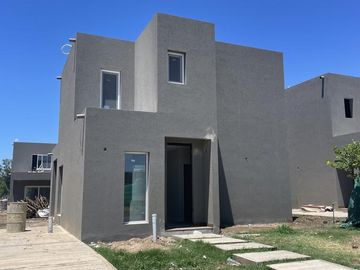 Casa a estrenar en El Aljibe, Manzanares