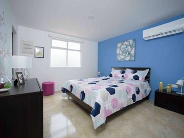 Venta de hermosa casa 4 Dormitorios en etapa Floreana  - Casalaguna/km 12 av. León Febres Cordero.