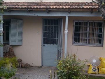 VENDE CASA CON DEPARTAMENTO