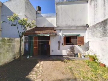 Casa PH en venta en Haedo Norte