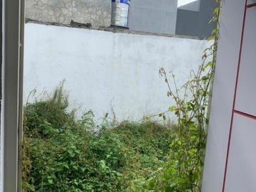 Rumah GUNUNG ANYAR TAMBAK hadap timur, Murah