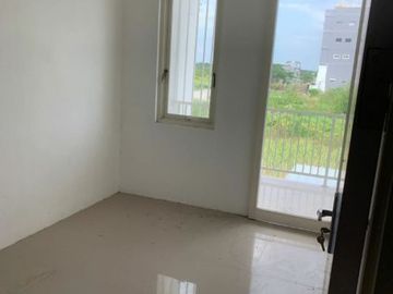 Rumah GUNUNG ANYAR TAMBAK hadap timur, Murah