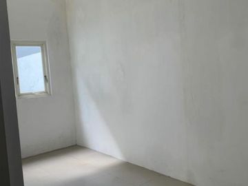 Rumah GUNUNG ANYAR TAMBAK hadap timur, Murah