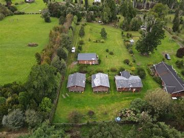 Casa y complejo turístico venta de 3 cabañas en Puerto Varas
