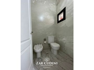 VENTA COSTA ESMERALDA CASA CON PISCINA 4 AMBIENTES