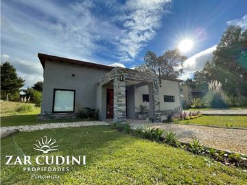 VENTA COSTA ESMERALDA CASA CON PISCINA 4 AMBIENTES