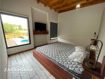 VENTA COSTA ESMERALDA CASA CON PISCINA 4 AMBIENTES