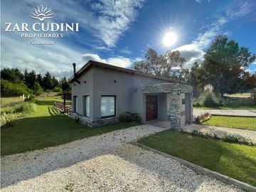 VENTA COSTA ESMERALDA CASA CON PISCINA 4 AMBIENTES