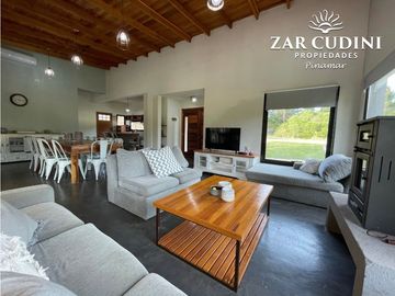 VENTA COSTA ESMERALDA CASA CON PISCINA 4 AMBIENTES