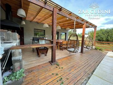 VENTA COSTA ESMERALDA CASA CON PISCINA 4 AMBIENTES