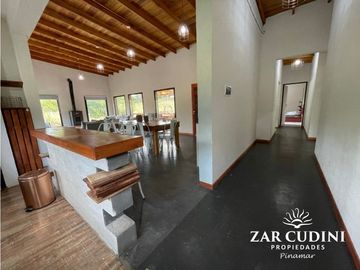 VENTA COSTA ESMERALDA CASA CON PISCINA 4 AMBIENTES