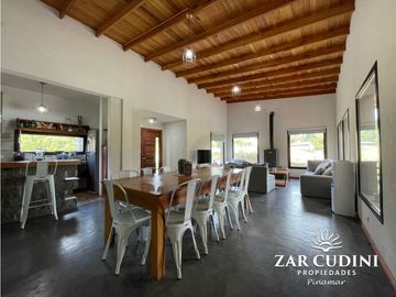 VENTA COSTA ESMERALDA CASA CON PISCINA 4 AMBIENTES