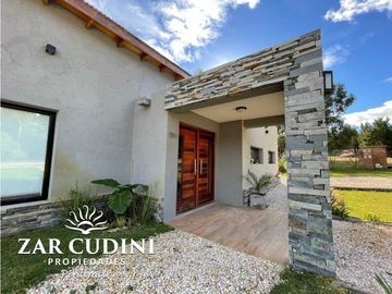 VENTA COSTA ESMERALDA CASA CON PISCINA 4 AMBIENTES