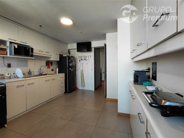 Depto. 3D con Terraza y Vista Despejada Las Condes