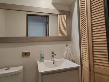 Depto. 3D con Terraza y Vista Despejada Las Condes