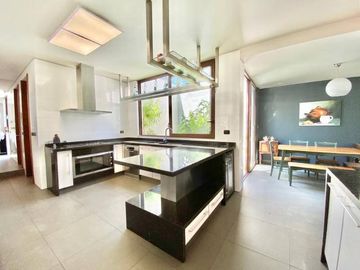 CASA  EN VENTA SAN DAMIAN/ CHARLES HAMILTON / ESTORIL