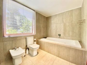 CASA  EN VENTA SAN DAMIAN/ CHARLES HAMILTON / ESTORIL
