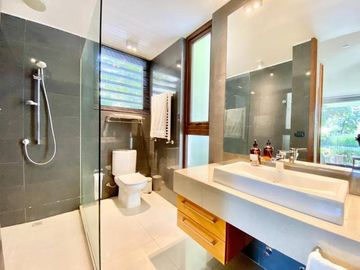 CASA  EN VENTA SAN DAMIAN/ CHARLES HAMILTON / ESTORIL
