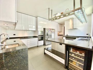 CASA  EN VENTA SAN DAMIAN/ CHARLES HAMILTON / ESTORIL
