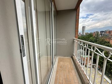 apartamento en arriendo en el poblado. Cod A776978