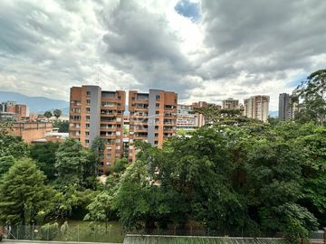 apartamento en arriendo en el poblado. Cod A776978