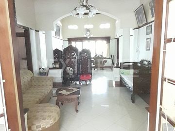 dijual rumah dipusat kota jalan yosodipuro