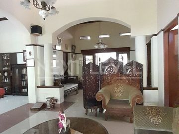 dijual rumah dipusat kota jalan yosodipuro