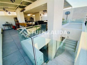 Rooftop en venta de 4 dorm. Lo Barnechea Portal la Dehesa